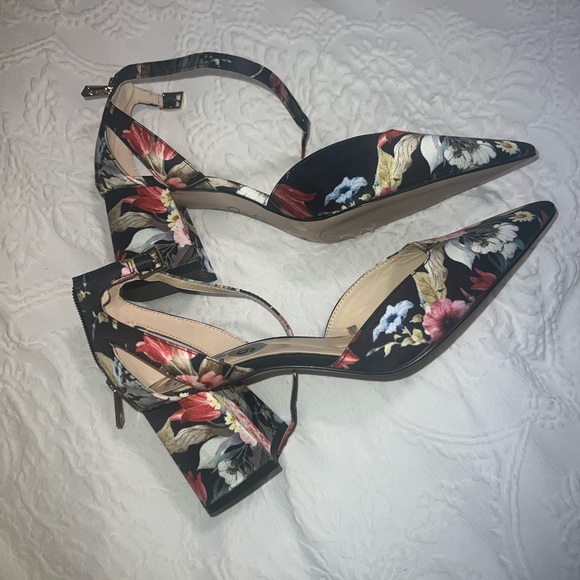 Jessica Simpson Floral Heels - Black and Pink - Picture 4 of 4